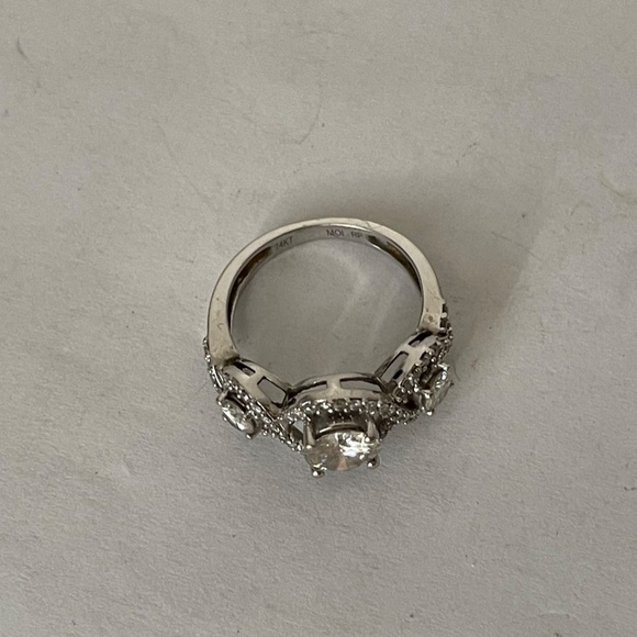 14k white gold moissanite ring size 7 - Picture 10 of 11